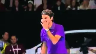 Roger Federer controls the crowd