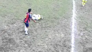 mayo vs Gral. Fuerte entrada contra el jugador.