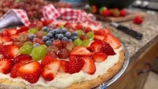 Cookie cake fruit pizza with cream cheese icing 