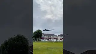 Look how close it gets to the houses 🤯 #aviation #heathrow #planespotting #a380 #aviationlovers