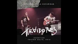 LOS TRAIDORES - Bailando en la oscuridad (En vivo - Teatro Solis, 2012)