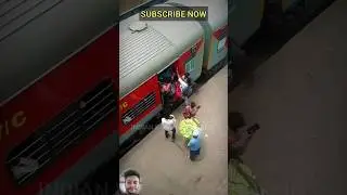 Dangerous Train Journey😰#youtubeshorts #shorts #emu #railgate #indianrailways #emulocal