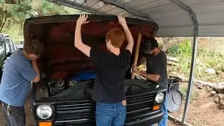 Ремонт петли капота грузовика Ford 350 Bumpside FE 1969 года выпуска.