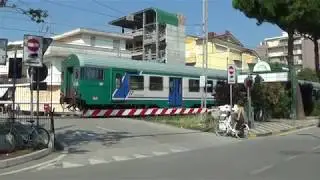 Passaggio a livello di via Perugia in HD - Bellaria (RN) / Level Crossing / Spoorwegovergang / 踏切