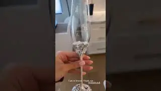 Unpacking wedding glasses from Elena Honch