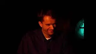 Макс Мейвен - Эпизод 7, Волшебный 1995 год