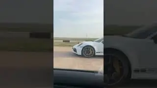 Porsche 911 Turbo S vs NISSAN GTR