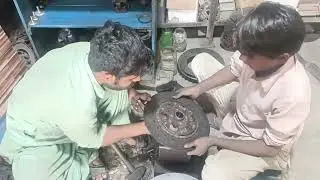 Pakistani & Indian Truck clutch plate repair| truck clutch plate replacement cleaning pressure plate