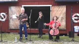 Med Pappa i fickan, uppl&auml;sning av Bengt-Erik Engholm, ackompanjerad av Duo Systrami