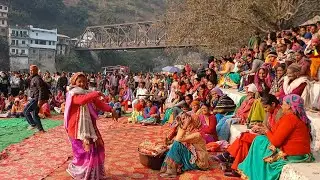सेराघाट क्षेत्र की शान धीरज पांडे जी की सुरीली आवाज में झूम उठे दर्शकों की पूरी विडियो अवश्य देखें 