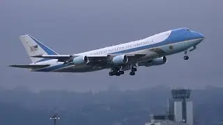 President Obama in Air Force One pulls vapor on takeoff from SFO Oct. 22, 2010