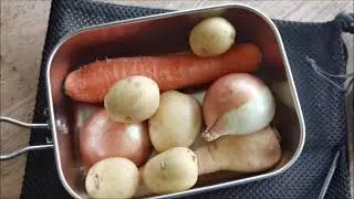 STAINLESS STEEL MESS TIN WITH BAMBOO CUTTING BOARD