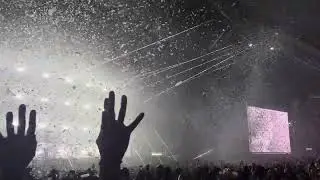 R&uuml;f&uuml;s Du Sol Alternative Dance Group in Houston, Texas. Singing &ldquo;Surrender&rdquo;