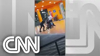 Homem negro &eacute; espancado at&eacute; a morte por seguran&ccedil;as em Carrefour de Porto Alegre | NOVO DIA