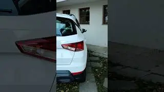 Der neue Seat Arona SUV ist noch ganz neu hat noch nicht einmal 70 km innen wie au&szlig;en jungfr&auml;ulich