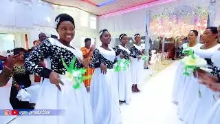 Ona Maids wakiCheza kwa Maringo wakiingia Ukumbini kwa Style ya kipekee | Catherine Sanga Sendoff