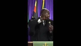 Pastor Emmanuel Olu Falodun preaching 
