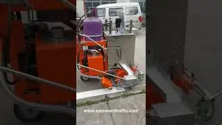 Self-propelled thermoplastic road marking machine