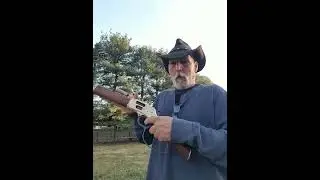 быстро вытягивать и обмахивать ногу кобылы #45colt #maresleg #fastdraw #fanning