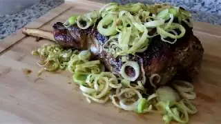 Pernil de cordeiro assado no forno com alho poró, macio e suculento #fiqueemcasa #comigo #cordeiro