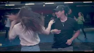 COUNTRY SWING DANCING TO DO ME LIKE A DRUG