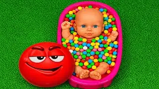 Washing Baby Doll in Rainbow Water &ndash; Satisfying Colorful Bath ASMR
