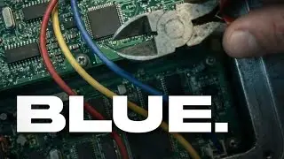 BLUE. - A bomb expert says &ldquo;blue&rdquo;. The moment that usually takes forever is already over.