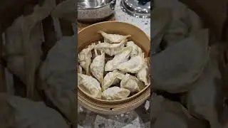 HOW TO STEAM GYOZA ASMR #koreanfood #gyoza #shorts #asmr #asmrsounds #asmrcooking