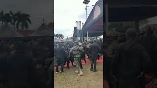 Ghana armed forces face off with a private security men at the funeral. #asanteman #kumasi #ghana