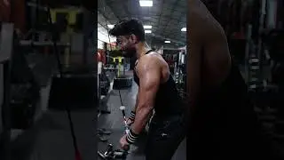 How to BREATHE during WEIGHT TRAINING? #shorts