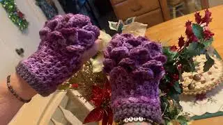 Dragon scale or crocodile stitch fingerless gloves I crochetted! Could be a mermaid. 