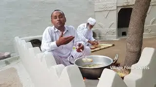 Tala Hua Naan Recipe | Besan wala Naan Recipe by Mubashir Saddique | Village Food Secrets