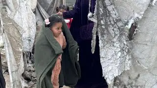 Gaza/ Winter Relief in Gaza: Volunteers Bring Blankets to Deir Al Balah Refugee Camp