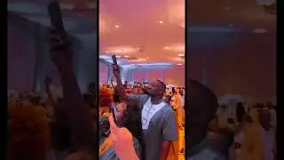 Wedding performance &ldquo;one Leg&rdquo;