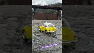 Vochito taxi makin some waves #beetle #tamiya #vochito #vw #splash #taxi #rccar #radiocontrolledcar