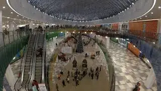 Timelapse video of a busy Christmas shopping mall