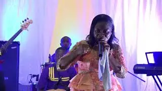 GRACE BROU: J'ai la Victoire en J&eacute;sus Christ / CONCERT LIVE