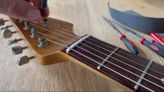 Fender Stratocaster - Tutorial: how to get rid of that string tree noise when bending
