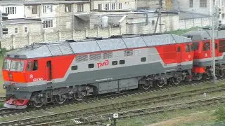 Пересылка тепловоза в составе пригородного поезда. ТЭП70 + ТЭП70БС