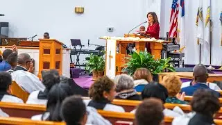 Губернатор Хочул выступила с речью в церкви Elim Christian Fellowship в Буффало.