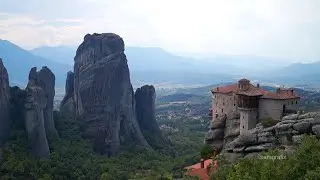 Вид на монастырь Св. Варвары (Русаноу) в Метеорах