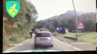 VIDEO. Auto non si ferma al posto di blocco, scatta l’inseguimento