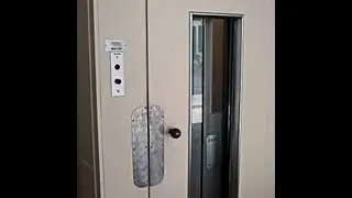 1955 amazing Flohr-OTIS elevator with manual innerdoor in Mannheim, Germany