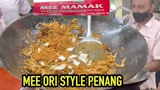 MALAYSIA MEE GORENG MAMAK USING CHARCOAL FIRE. FAMOUS FRIED SQUID NOODLE IN PENANG.