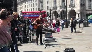 Amazing Street Performer at Piccadilly Circus London Morf