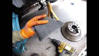 How to change rear brake discs on a Volkswagen Tiguan