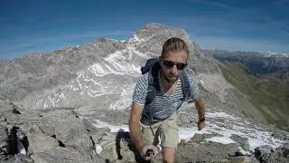 Hiking to the top of the Igl Compass 3017m