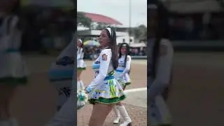 Las bastoneras m&aacute;s virales del ecuador #desfile #bastoneras