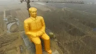 Giant golden statue of Chairman Mao built in China
