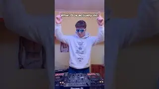REAL DJING  IS THIS #djmix #perfectmix #nightlife #djset #djing #dj